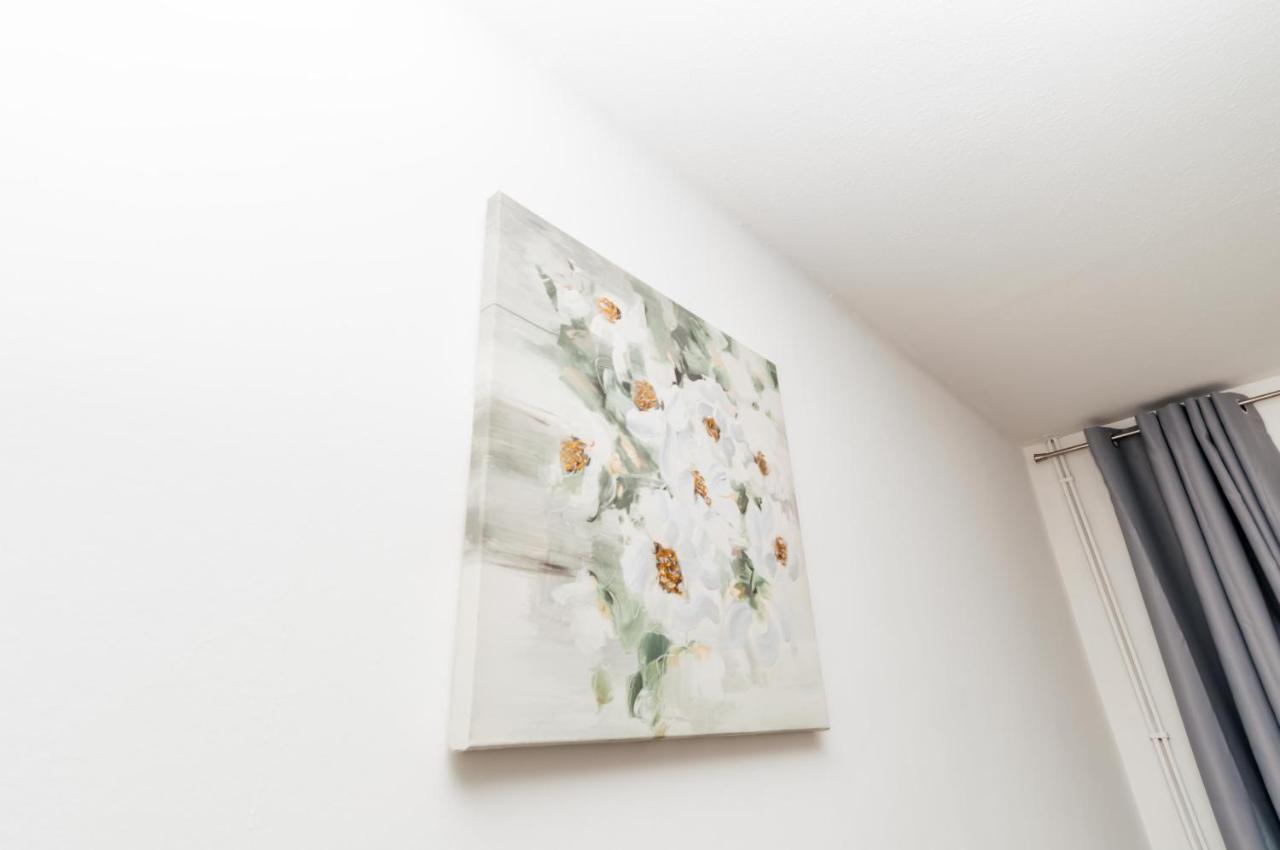 2 Bed Apartment-5 Guests - Business-Relocation-Parking - The Brighton Short Stay & Serviced Apartments Εξωτερικό φωτογραφία