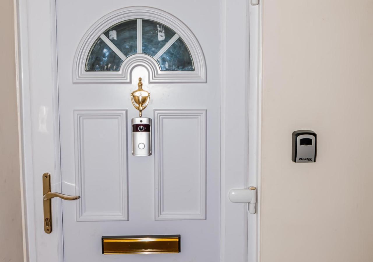 2 Bed Apartment-5 Guests - Business-Relocation-Parking - The Brighton Short Stay & Serviced Apartments Εξωτερικό φωτογραφία
