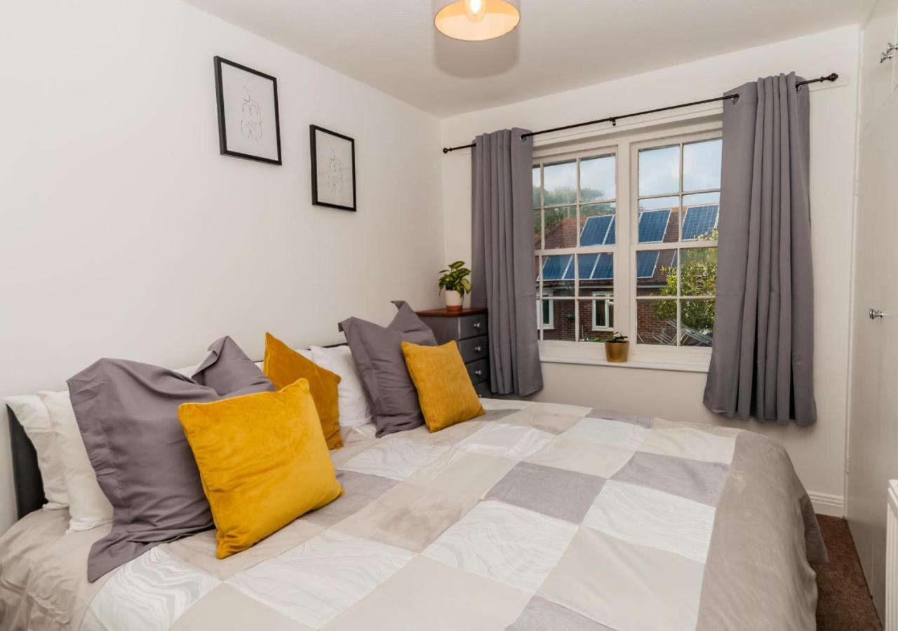 2 Bed Apartment-5 Guests - Business-Relocation-Parking - The Brighton Short Stay & Serviced Apartments Εξωτερικό φωτογραφία